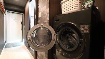 Suíte econômica, sacada | Lavanderia