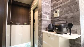 Basic Room, Balcony | Private kitchen | Full-sized fridge, microwave, stovetop, cookware/dishes/utensils