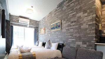 Blackout drapes, free WiFi