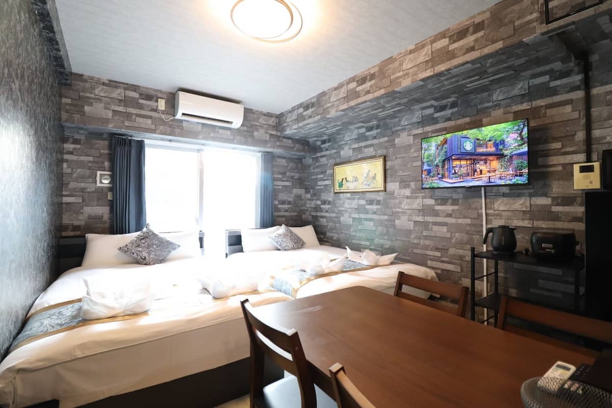 Perushuoneisto, parveke | Pimennysverhot, ilmainen Wi-Fi