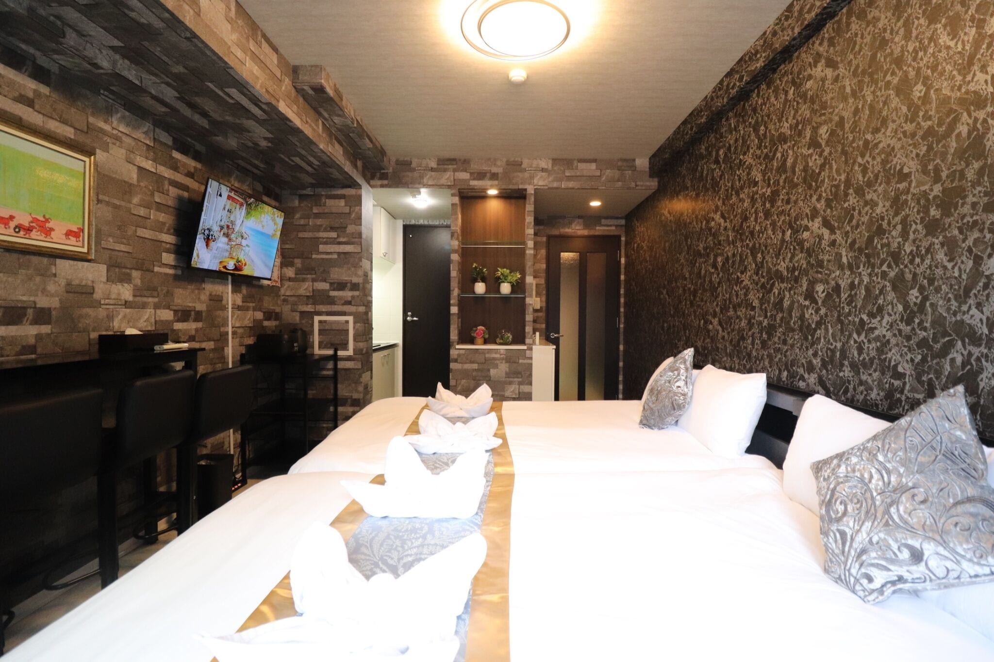 シティ 4 人部屋 | 遮光カーテン、WiFi (無料)