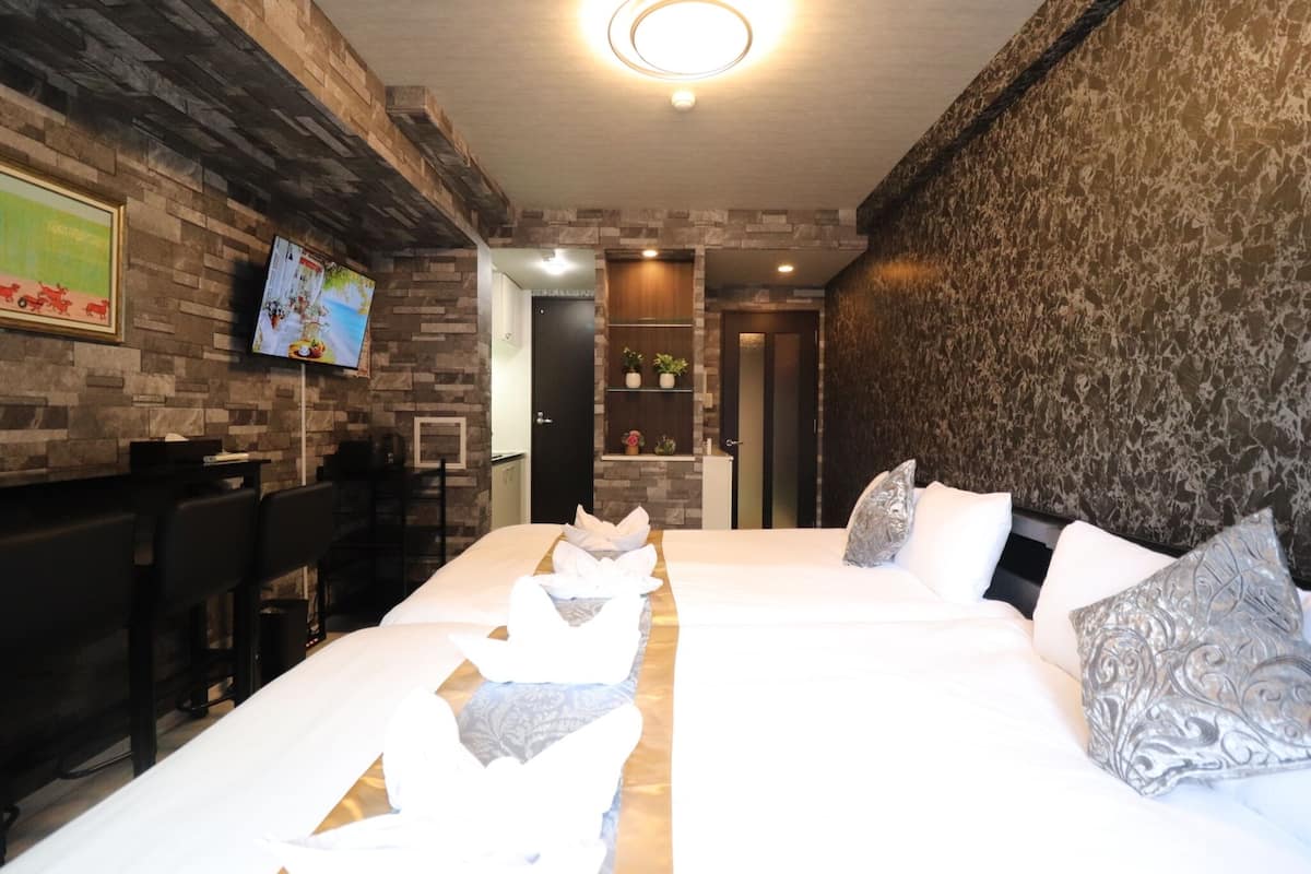 Neljän hengen kaupunkihuone | Pimennysverhot, ilmainen Wi-Fi