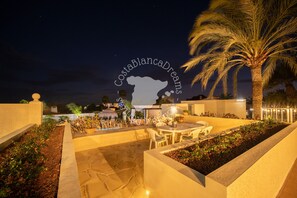 屋外ダイニングエリア