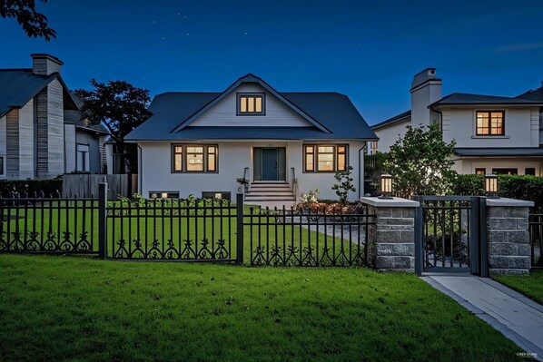 Exterior - Peaceful 2 Bedroom 2 Baths Oasis in Shaughnessy (Vancouver)