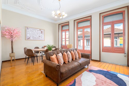 Spacious Vintage Porto House