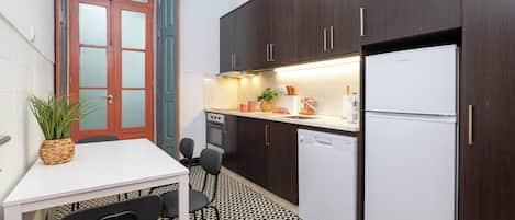Micro-ondas, fogão, cooktop, lava-louças