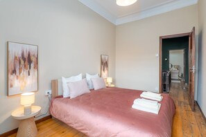 5 bedrooms, iron/ironing board, Internet, bed sheets - Spacious Vintage Porto House (Porto)