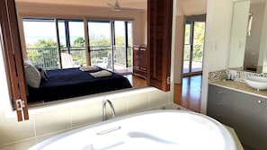 5 habitaciones, acceso a internet y ropa de cama