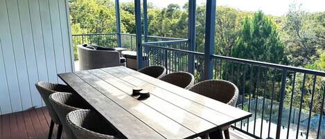 تناول الطعام بالخارج