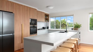 Refrigerador, microondas, horno, tostadora