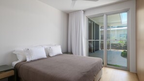 4 bedrooms, iron/ironing board, internet, bed sheets