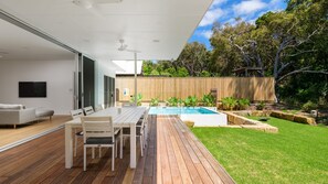 Outdoor dining - Navy'S By The Beach - Rainbow Shores (Rainbow Beach)