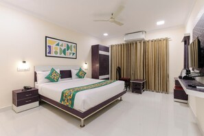 Deluxe Double Room | Blackout drapes, iron/ironing board