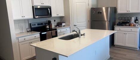 Micro-ondes, four, plaque de cuisson, lave-vaisselle