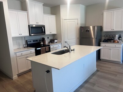 3-bedroom bungalow in tranquil Stockton with parking garage