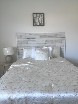 3 bedrooms, iron/ironing board, WiFi, bed sheets