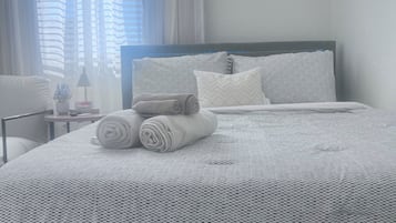 3 habitaciones, tabla de planchar con plancha, wifi y ropa de cama