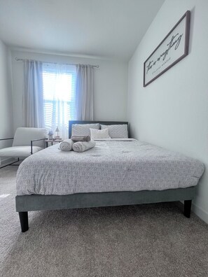 3 habitaciones, tabla de planchar con plancha, wifi y ropa de cama 