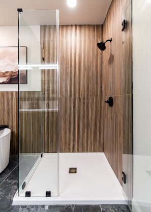 Douche, articles de toilette écologiques, sèche-cheveux