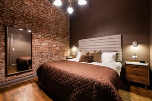 4 chambres, coffres-forts dans les chambres, bureau