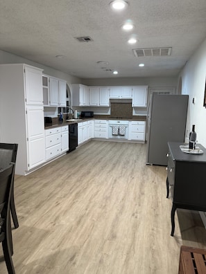 Micro-ondas, fogão, cooktop, lava-louças