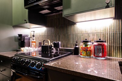 Hollyhock Suite 505: 2 beds/1 bath