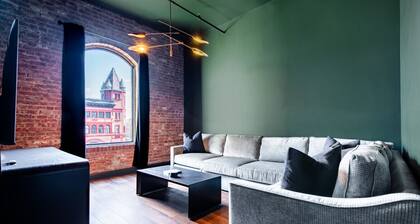Hollyhock Suite 505: 2 beds/1 bath