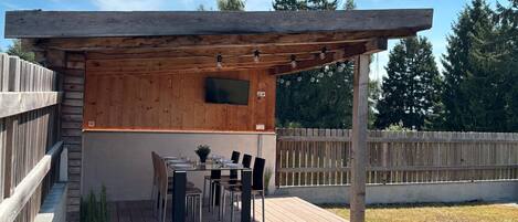 تناول الطعام بالخارج