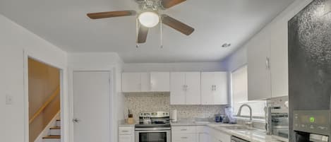 Micro-ondes, four, plaque de cuisson, lave-vaisselle