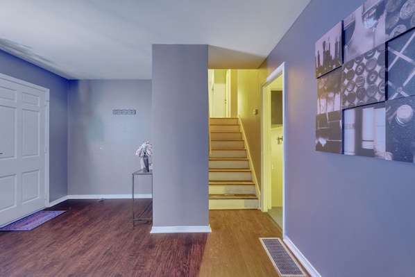 Interior - Large Home Sleeps 11 Adults. Great for Contractors (Little Rock)