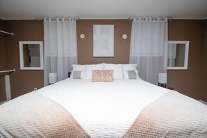 4 bedrooms, iron/ironing board, WiFi, bed sheets