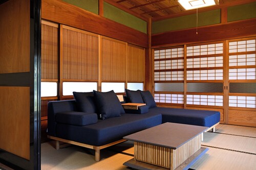 Spacious 6-bedroom apartment in serene Sekigahara with AC, for 8 guests