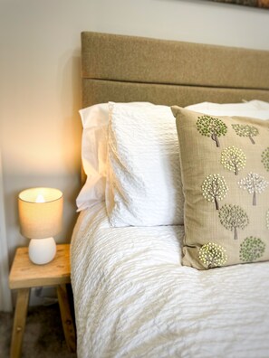2 habitaciones, tabla de planchar con plancha, wifi y ropa de cama