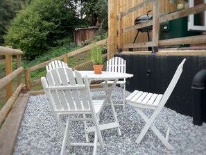Outdoor dining - Cosy Rural Escape Shrawley Worcestershire (Shrawley)