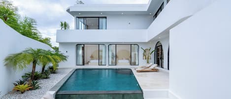 Kolam renang terbuka