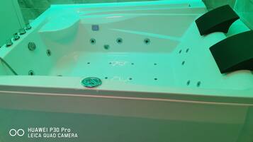 Ducha, toallas, jabón, papel higiénico