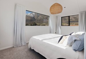 Desk, WiFi, bed sheets