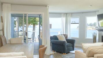 Télévision, cheminée