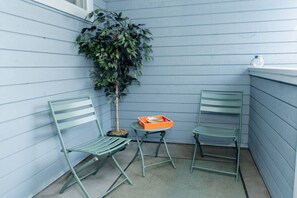 Terrace/patio - Pacific Comber, Anchored in Family Tradition (Nanoose Bay)