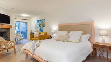 Desk, iron/ironing board, WiFi, bed sheets
