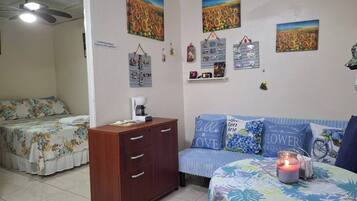 1 makuuhuone, silitysrauta/-lauta, internet, vuodevaatteet