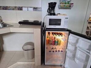 Microwave, coffee/tea maker, cookware/dishes/utensils