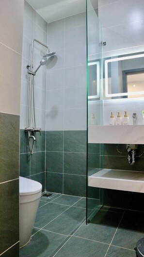 Double Room, Balcony, City View | Bathroom | Shower, soap, shampoo, toilet paper
