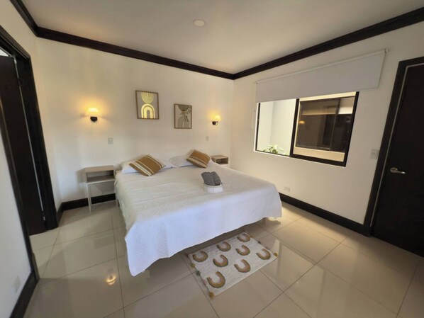 3 chambres, fer et planche à repasser, accès à Internet