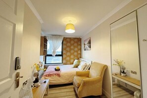 2 habitaciones, tabla de planchar con plancha y acceso a internet 