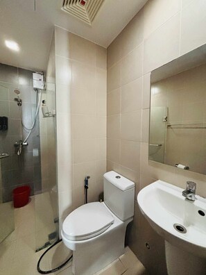 Dusche, Haartrockner, Handtücher