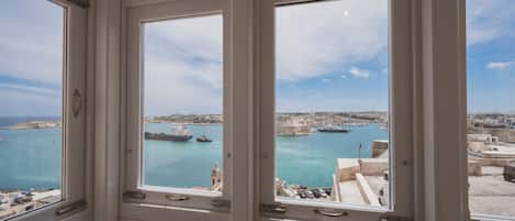 Luxury Suite, Harbor View, Sea Facing | Balcony