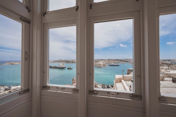 Luxury Suite, Harbor View, Sea Facing | Balcony