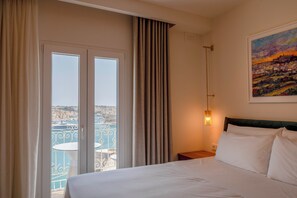 Dúplex de luxe, vistes al port, orientació mar | Caixa forta a l'habitació, decoració individual i mobiliari individual 