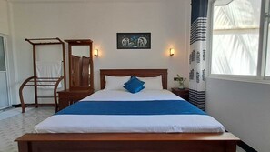 Luxury Double Room, Ocean View | Desk, laptop workspace, blackout curtains, soundproofing - Mario Ocean View (Uswetakeiyawa)